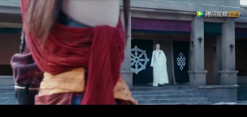 Biksu tua memberi biksu kecil ramuan misterius, dan kekuatan kung fu biksu kecil meningkat.