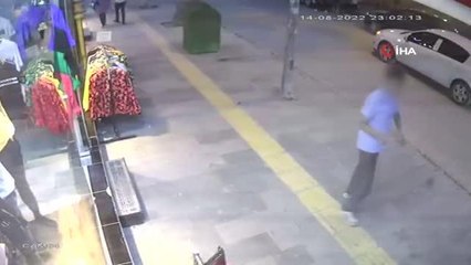 Başkentin ortasında skandal görüntüler! Kiminden makas aldı, kimini araçların önüne itti