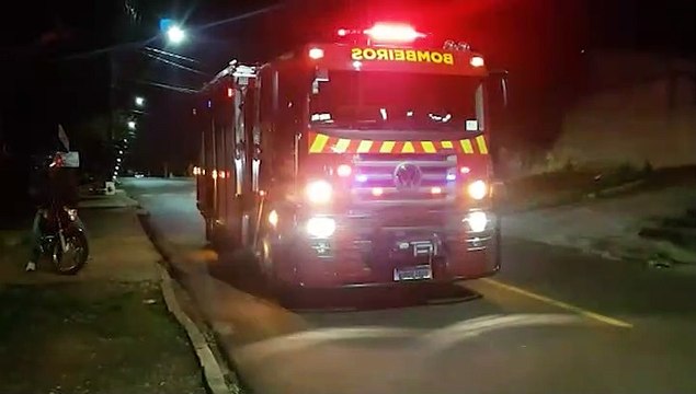 Bombeiros são acionados em incêndio, mas encontram apenas folhas queimadas, no Bairro Universitário