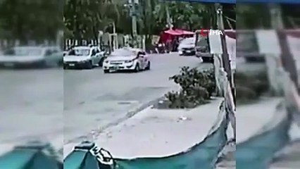 Meksika'da minibüs su kanalına düştü