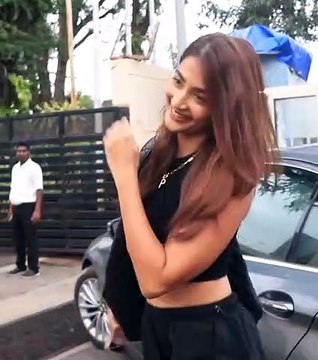 Janhvi Kapoor B - town actresses flaunt their ...