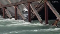 Brücke in Norwegen mitsamt zwei Fahrzeugen eingestürzt