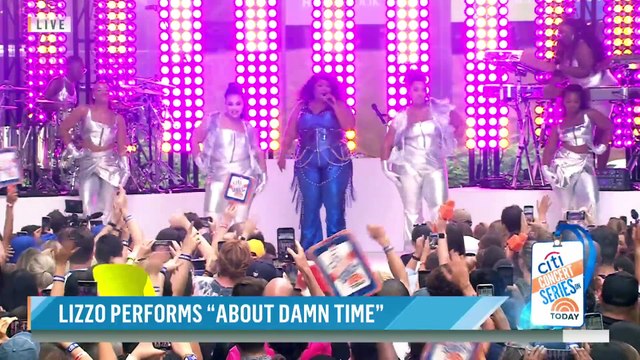Lizzo chante About Damn Time en live