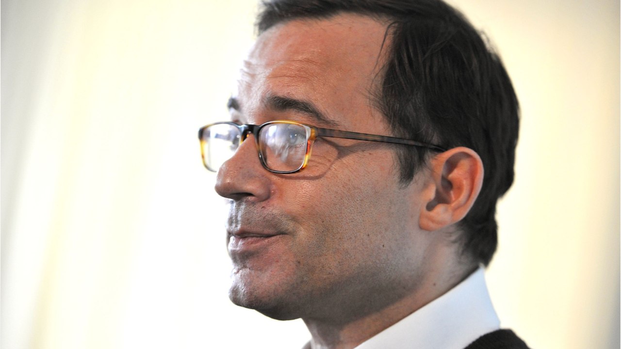 Voici - Jean-Luc Delarue : qui se cachait dans l'oreillette de l'animateur de Ça se discute ?