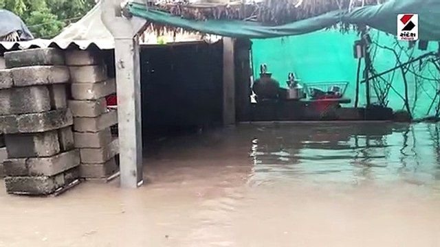 બનાસકાંઠામાં ભારે વરસાદને પગલે અનેક ગામડા બેટમાં ફેરવાયા