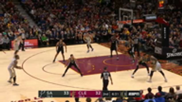 Spurs hold off Cavs to snap losing streak