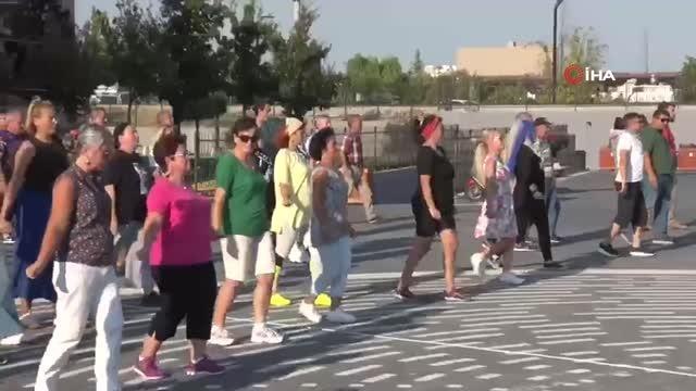 Balıkesir haberi... Balıkesir'in kurtuluşunun 100. yılında 100 kişilik zeybek gösterisi