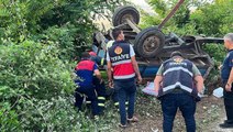 Fındık işçilerin taşıyan traktörün devrildiği kazada can pazara: 20 kişi yola savruldu, 1 ölü