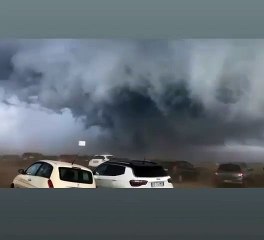 Tromba d'aria nel Salento, bagnanti in fuga