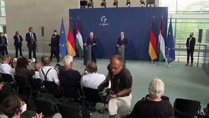 بعد لقائه عباس في برلين.. شولتس يرفض استخدام كلمة فصل عنصري لوصف الصراع الإسرائيلي الفلسطيني