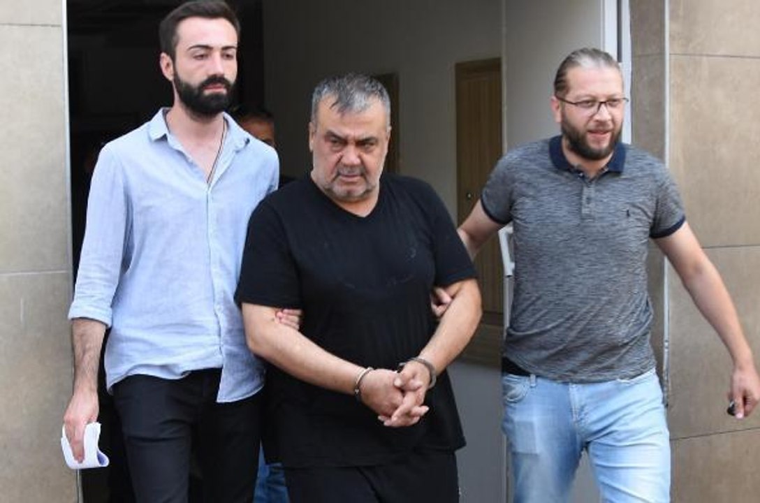 Komşularını pompalı tüfekle vuran ünlü şarkıcı Metin Işık adliyeye sevk edildi