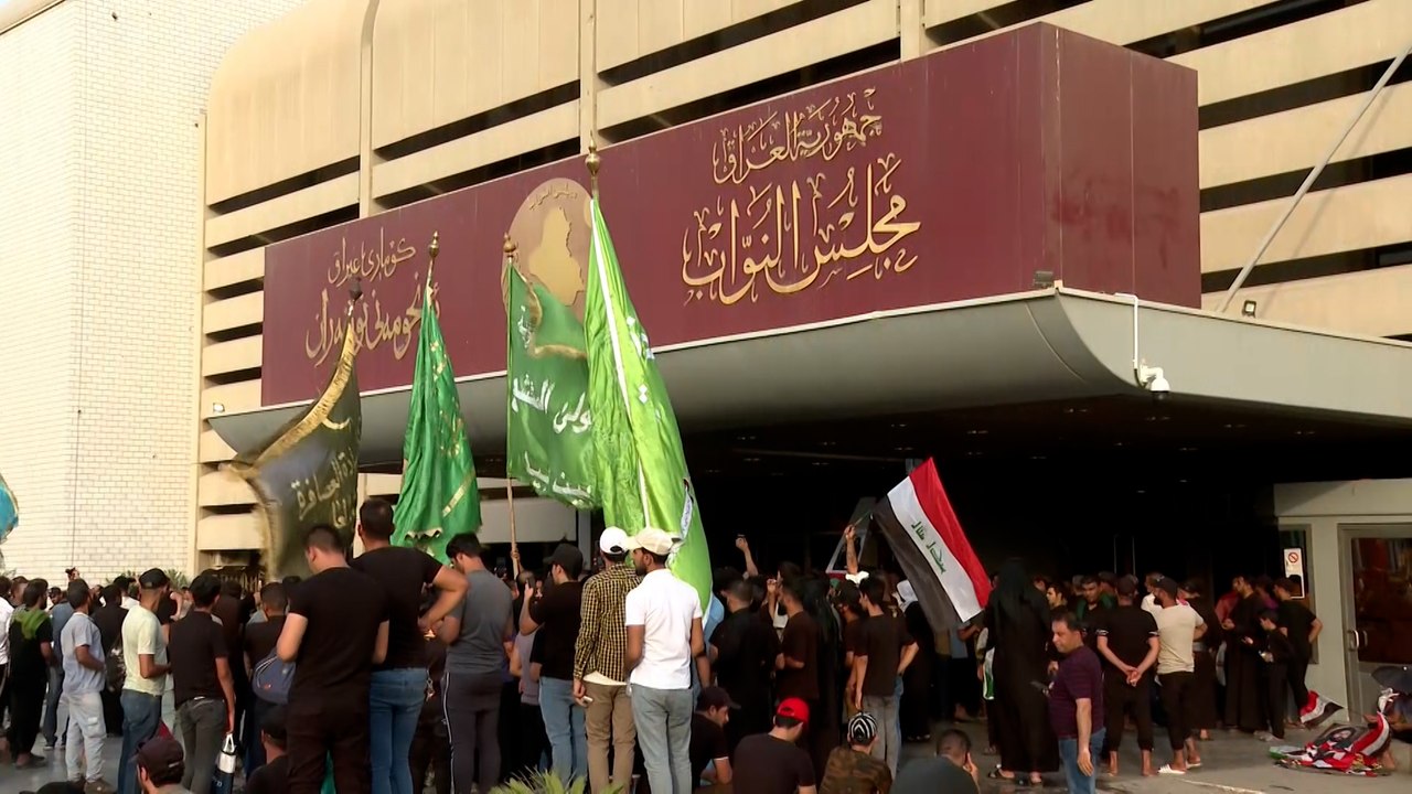 لنزع فتيل حرب أهلية.. الصدر يتراجع عن دعوة أنصاره للتظاهر