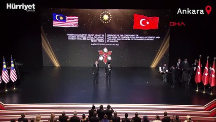 Cumhurbaşkanı Erdoğan'dan Malezya Kralı'na devlet nişanı
