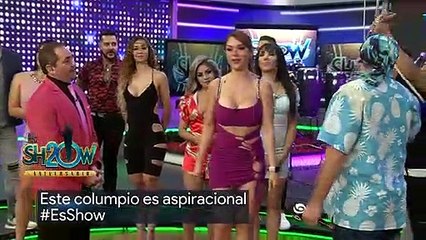 'Floresita' enseña de más en el columpio