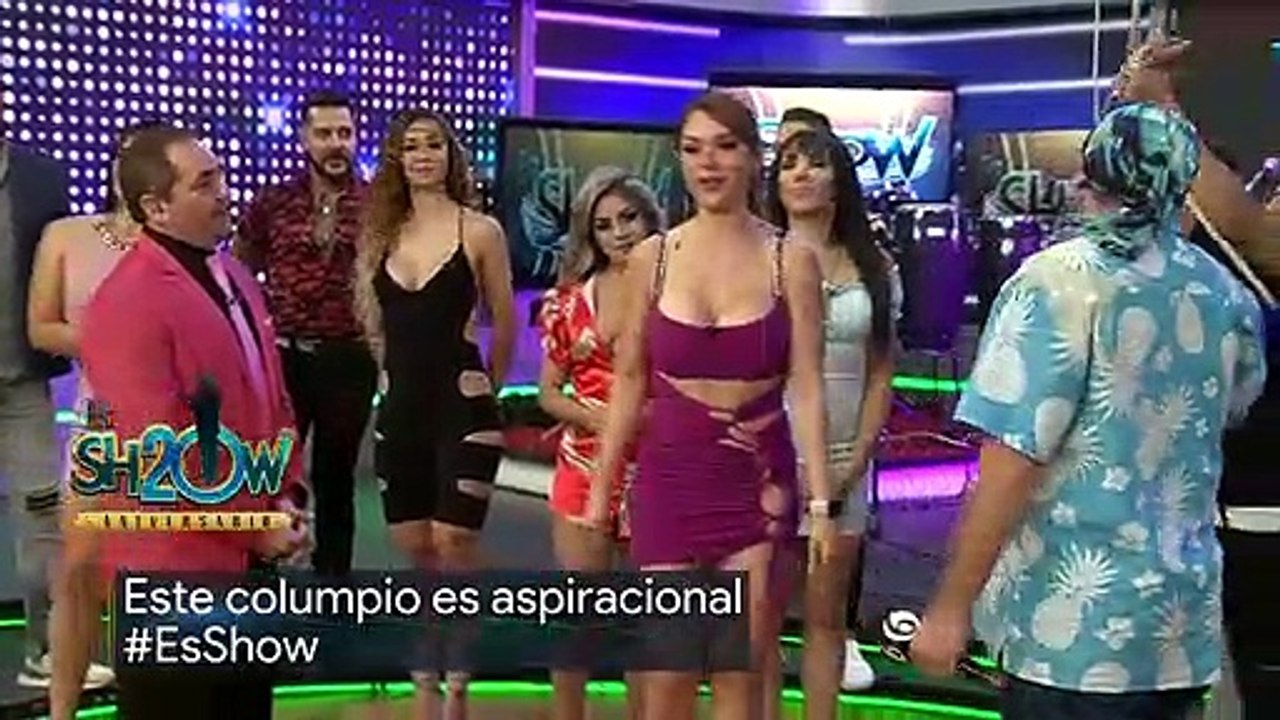 'Floresita' enseña de más en el columpio