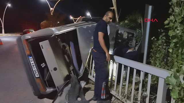 Kontrolden çıkan otomobil köprünün demir korkuluğuna saplandı