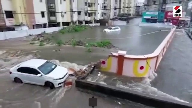 જૂનાગઢમાં ધોધમાર વરસાદ ખાબકતા,રસ્તા બન્યા સ્વિમિંગ પુલ