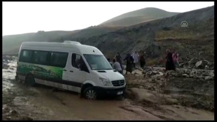 Van’ın 3 ilçesinde sel felaketi!
