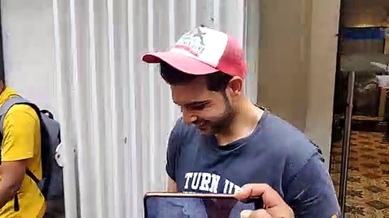 I Think Fitness जिम के बाहर स्पॉट हुए Karan Kundrra