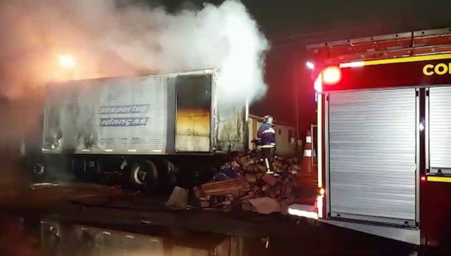 Quando eu vi, a cabine já estava tomada pelas chamas : motorista de caminhão baú incendiado relatou o ocorrido