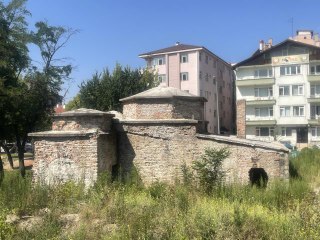 İHALEYE TALİPLİ ÇIKMAYINCA TARİHİ HAMAMIN RESTORASYONU YARIM KALDI