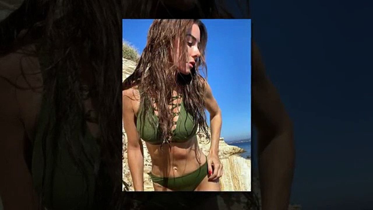 50 yaşındaki Defne Samyeli, bikinili pozlarıyla kendine hayran bıraktı
