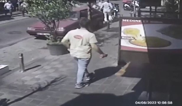 Kasap, denetime gelen ekibe bıçakla saldırdı