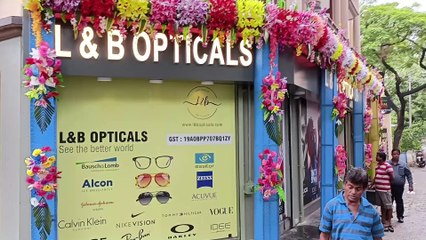 L&B Optical premium Showroom at Kadamtala/खूबसूरत ऑप्टिकल शोरूम कदमतल्ला में