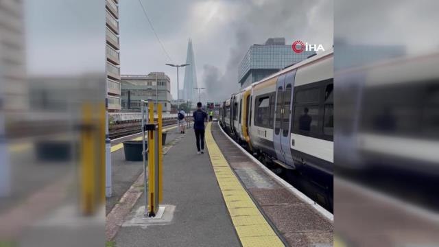 Londra'da metro istasyonu yakınındaki bisiklet parkında yangın çıktı