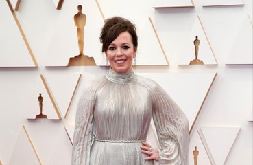 Olivia Colman diz que precisa continuar trabalhando para pagar hipoteca