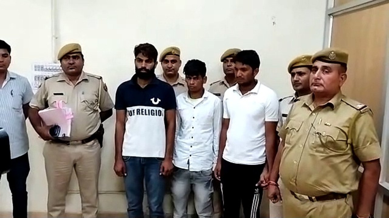 एटीएम तोड़कर ले जाने वाले गिरोह के तीन बदमाशों को दबोचा
