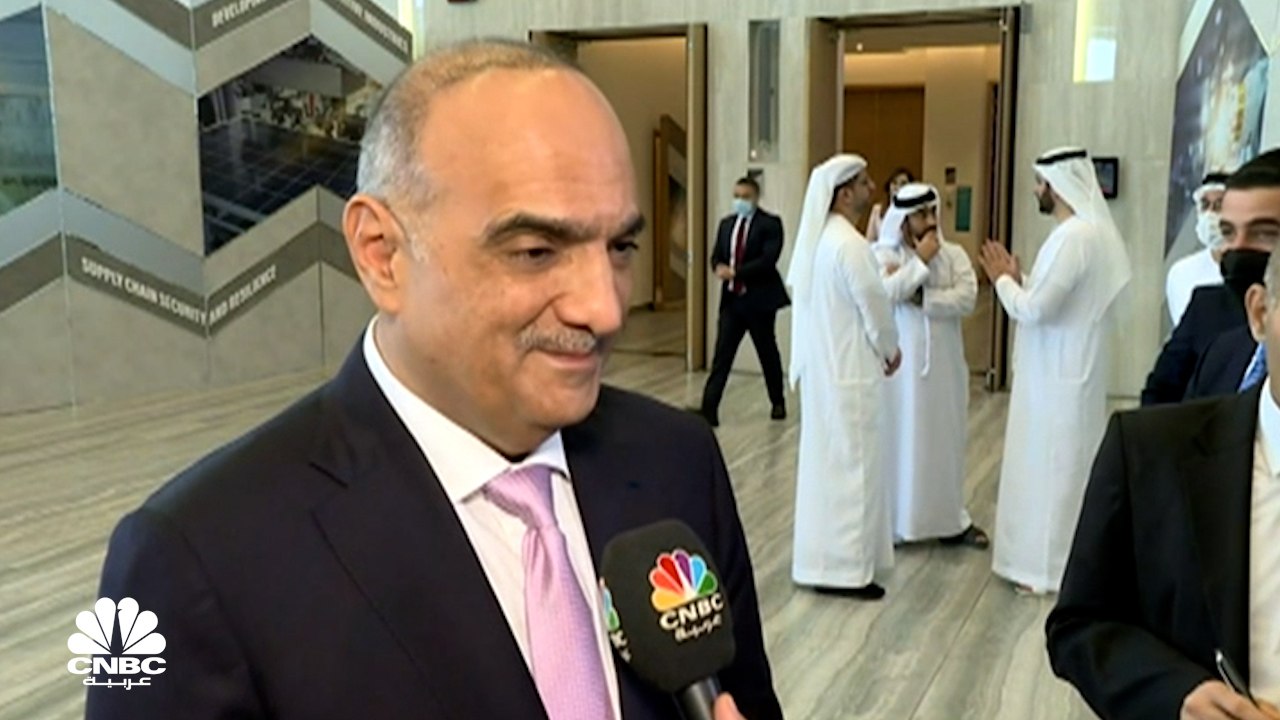رئيس الوزراء الأردني لـCNBC عربية: مخزون القمح الأردني يكفي لـ14 شهراً بينما مخزون الشعير يكفي لـ9 أشهر