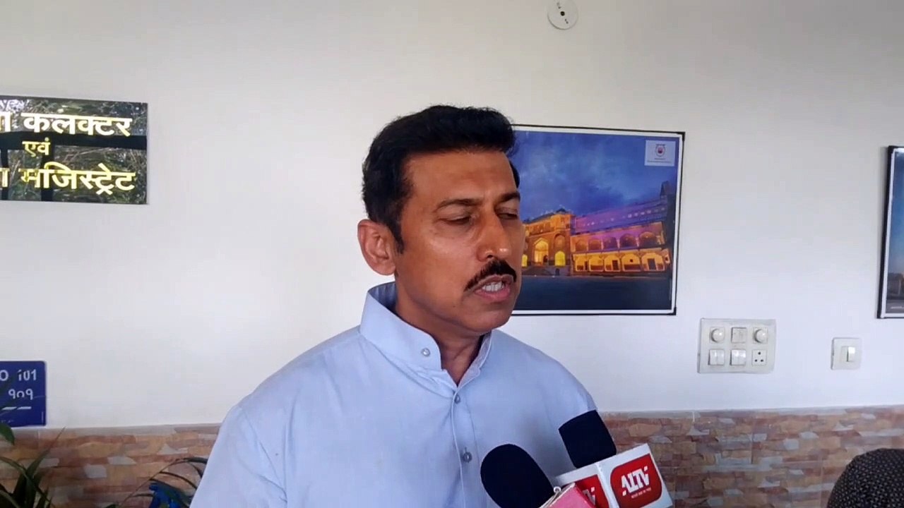 सांसद राज्यवर्धन सिंह ने पीएचईडी अधिकारियों को लगाई फटकार, कहा- काम में क्वालिटी लाएं