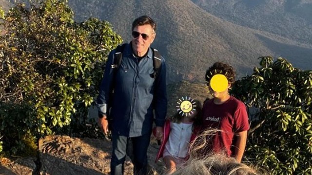 GALA VIDEO - PHOTO - Laura Tenoudji et Christian Estrosi en vacances : rares clichés avec leurs enfants