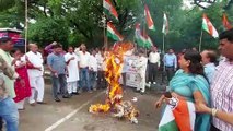 जयपुर में कांग्रेस ने केंद्रीय मंत्री निर्मला सीतारमण का पूतला फूंका, महंगाई का किया विरोध