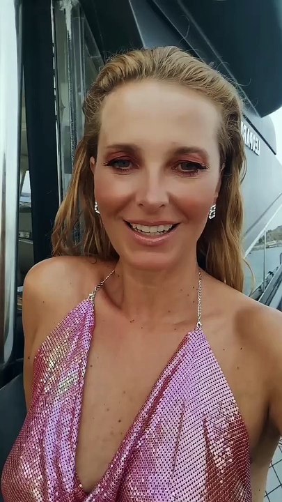 Quanto mais criticada mais Cristina Ferreira revela imagens das férias de luxo em Ibiza.