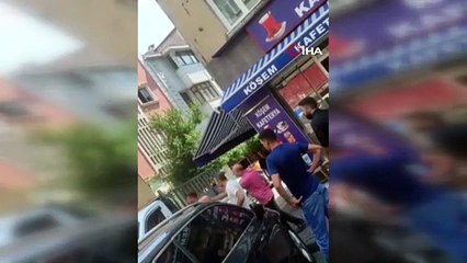 Fatih'te yol verme kavgası... Tabure ve sopalarla saldırdılar