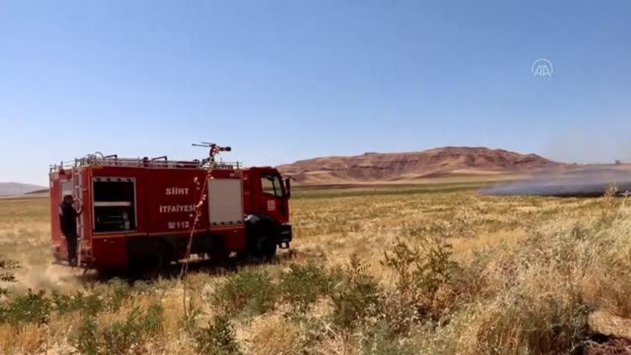 Çıkan anız yangını saman balyalarına sıçramadan söndürüldü
