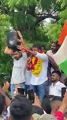 राजस्थान विश्विद्यालय में छात्र नेता के शक्ति प्रदर्शन में काटा हाथ,बहते खून में किया छात्रों को सम्बोधित