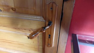 Comment ouvrir une porte de chambre  bloquée avec une serrure cassée   sans faire de Dégât