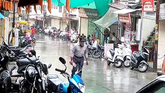 Video...उदयपुर में सुबह से शाम तक रिमझिम बारिश हुई