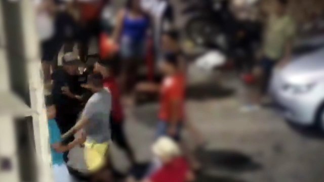 Homem é flagrado exibindo arma durante festa em Fortaleza