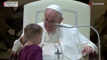Au Vatican, un petit garçon s’invite à l’audience du Pape François