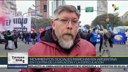 Скачать видео: Argentina: Masiva movilización de gremios sindicales y movimientos sociales contra la inflación