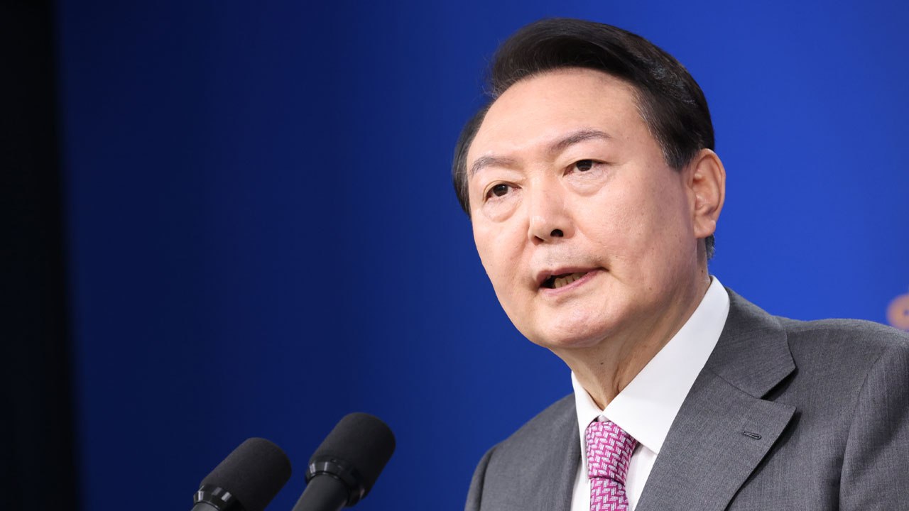 [뉴스라이더] '취임 100일' 윤 대통령 첫 회견...여야 엇갈린 평가 / YTN
