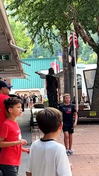 Bear Chased Out of Town by Pizza Restaurant Worker