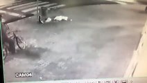 Vídeo mostra momento em que mulher é assaltada a caminho do trabalho