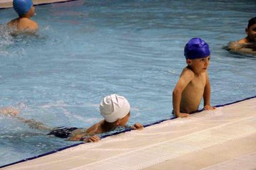 Gümüşhane haber | Gümüşhane'de köyden gelen çocuklar ilk defa havuzla tanıştı