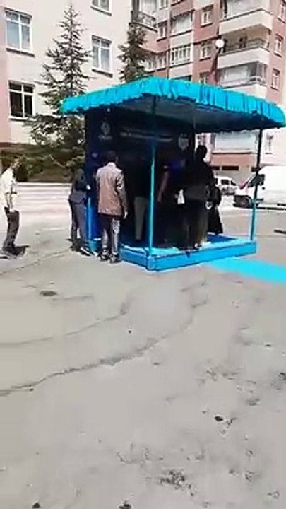 Konyalı pazarcı kadın, AKP'li Leyla Şahin Usta'ya tepki gösterdi: Sizden pazarcı memnun değil, kimse memnun değil