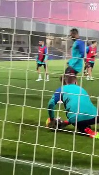 Goles y paradas bajo la lluvia en la Ciutat Esportiva Joan Gamper / FCB